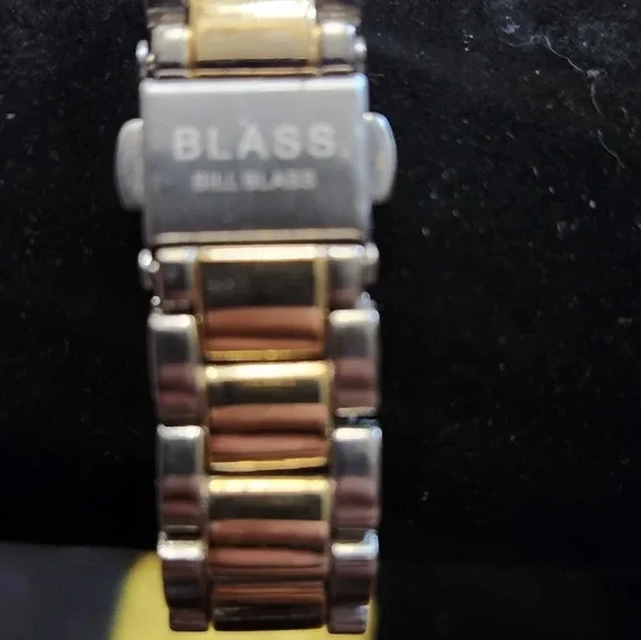 Vintage Bill Blass Womens Diamond and mother of pearl watch - Picture 5 of 11